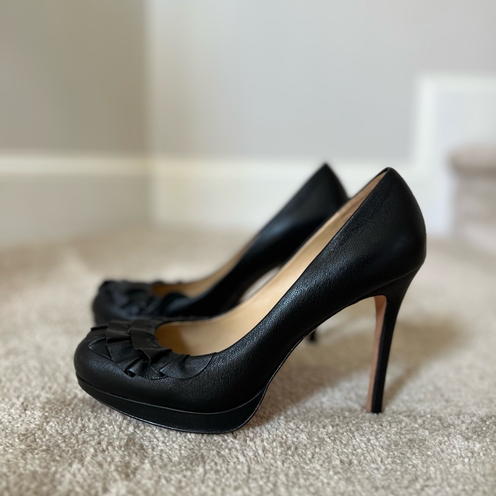 Ann Taylor Christine Ruffle toe Black Leather Pumps